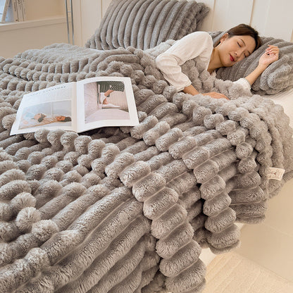 Luxury Faux Rabbit Fur Throw Blanket – Ultra Soft & Cozy