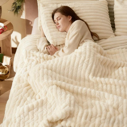 Luxury Faux Rabbit Fur Throw Blanket – Ultra Soft & Cozy