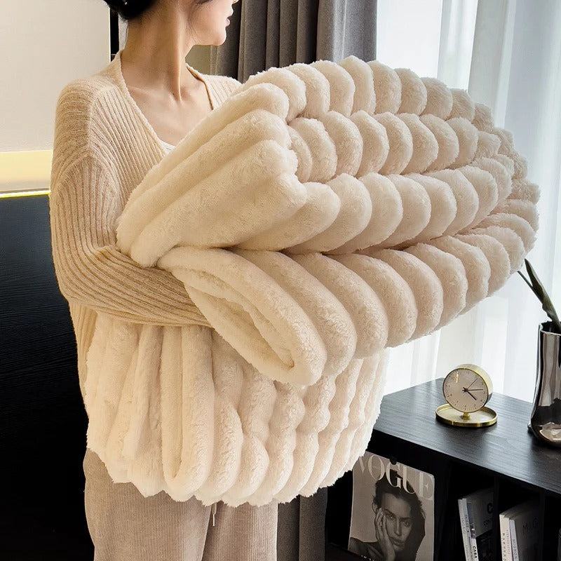 Luxury Faux Rabbit Fur Throw Blanket – Ultra Soft & Cozy
