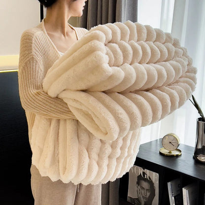 Luxury Faux Rabbit Fur Throw Blanket – Ultra Soft & Cozy